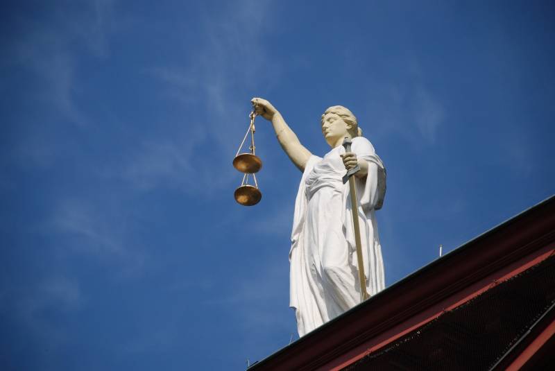 Le Mandat de Dépôt en Justice : Procédure, Durée, et Moyens d'Éviter la Détention Provisoire